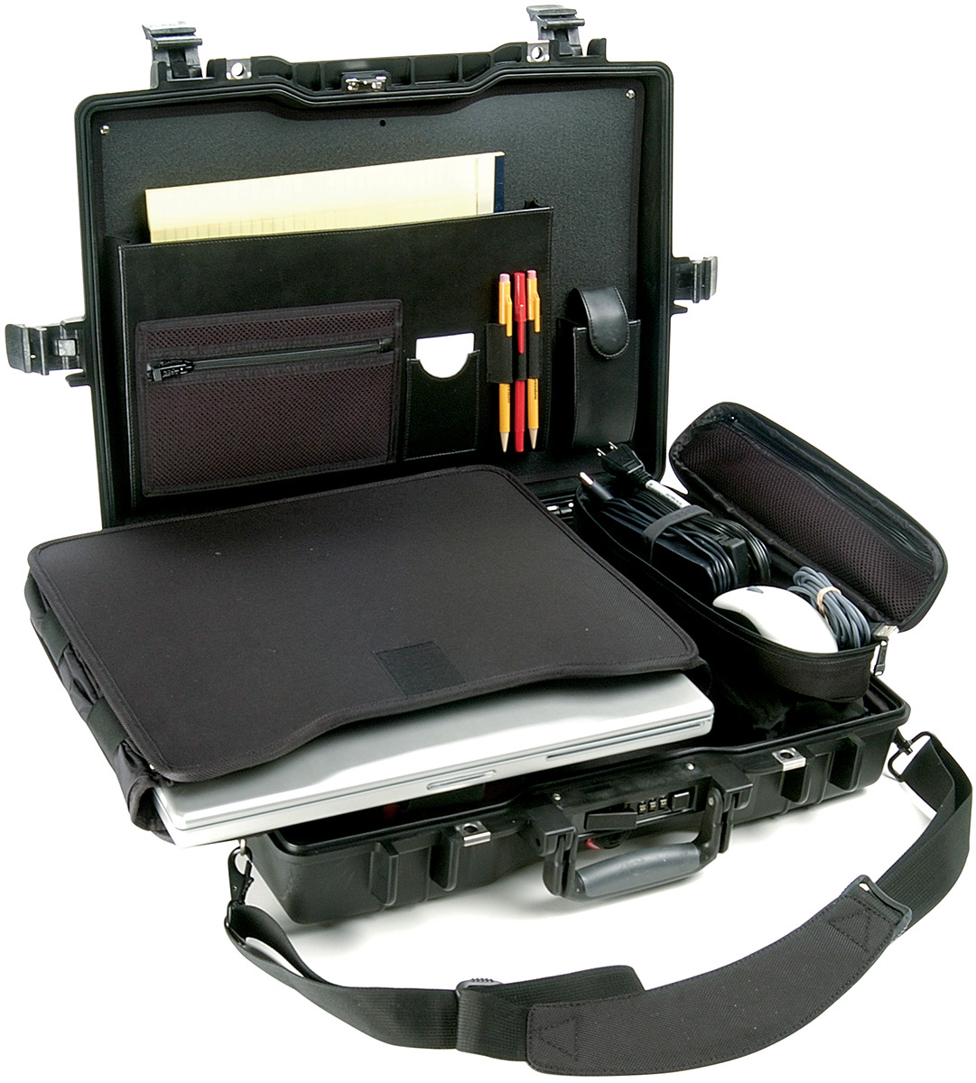 Pelican 1495CC1 Deluxe 17 in. Laptop Case Pelican 1495CC1 Deluxe 17 in. Laptop Case - Image 2